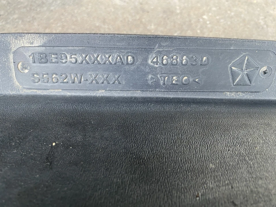 Presa de aire de parachoques inferior delantero OEM 07-18 Jeep Wrangler 46863D MOPAR Foto 3 de 4