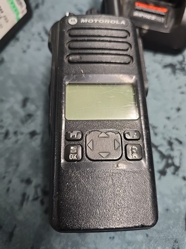 Motorola DP4600 UHF DMR Radio With Charger And 4 Extra Batteries. Please Read - Zdjęcie 6 z 8