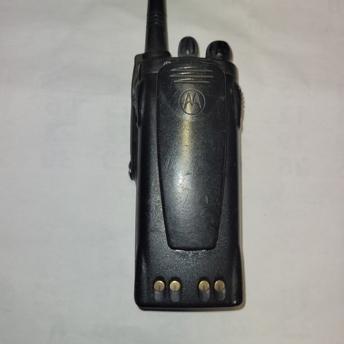 Motorola GP330 VHF Handfunksprechgerät - Zdjęcie 3 z 4