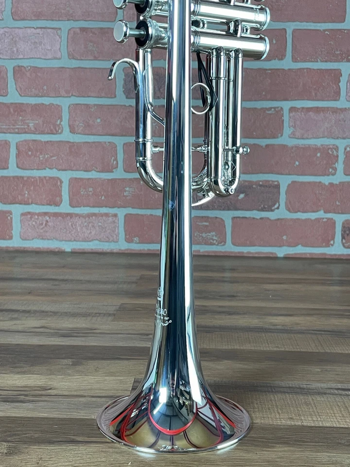 Trompeta Yamaha YTR-8445 II Custom Xeno Professional C - Plateada Foto 3 de 4