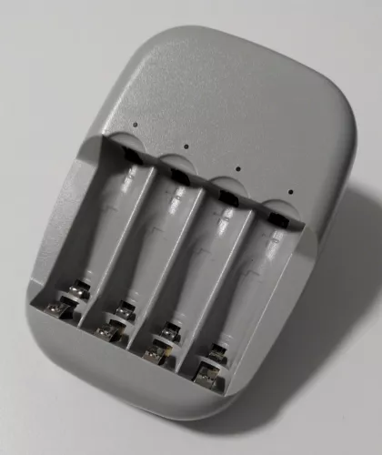 IKEA Ladegerät STENKOL (4x AA, AAA)