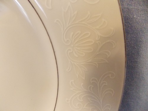 Embassy A Touch of Gold South Carolina Plate 7 5/8" - Picture 4 of 5