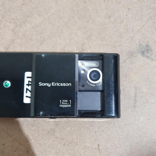 Sony Ericsson Satio U1i Black Wi-Fi 3.5" LCD 12.1MP GPS Smartphone - For Parts - Picture 7 of 9