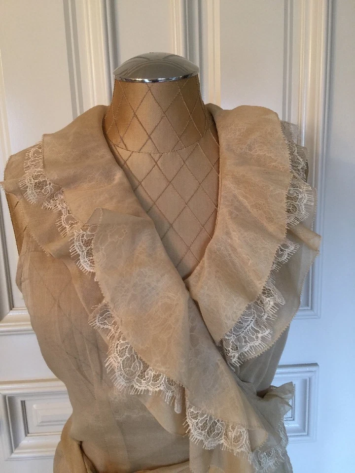 Blusa Ralph Lauren Color Dorado (Amarillo) Talla Pequeña Para Verano Con Volantes Foto 2 de 4