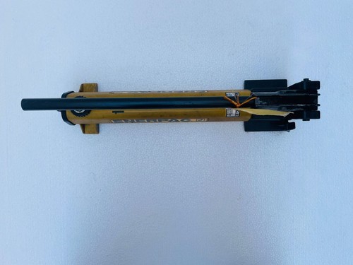 Enerpac P392 Two-Speed Hydraulic Hand Pump 700 Bar/ 10,000 PSI #4 - Picture 4 of 9