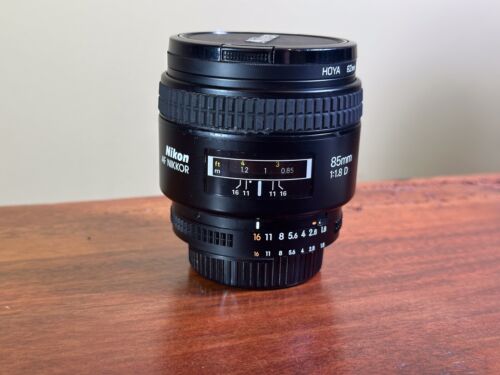 Nikon AF Nikkor 85mm F1.8D prime portrait lens, caps, UV(0) filter, HN-23 hood