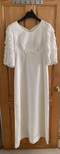 Vintage 1960s wedding dress, empire line fluted lace sleeves size 8-10 - Picture 2 of 6