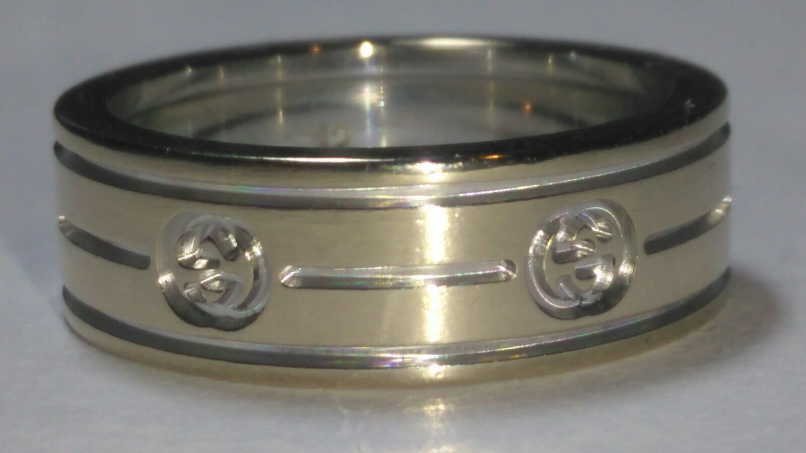 Solid 18k white gold Gucci monogram band ring 8.0… - image 1