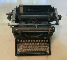 Vintage Underwood Typewriter  thumbnail