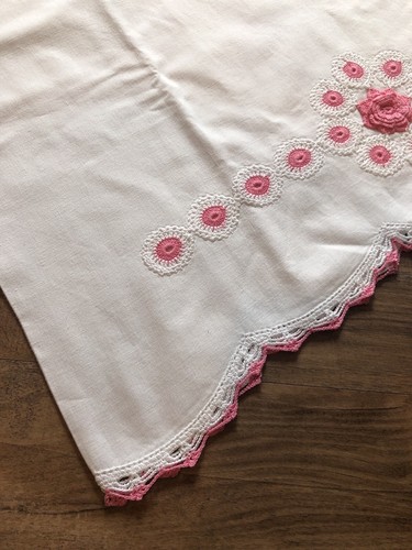 VNT Cotton Pillow Cases Embroidered Pop Up Crochet Pink Flower Scalloped Edge - 第 19/19 張圖片