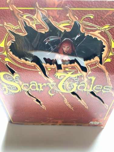 Juego de figuras Mezco Scary Tales 2001 Lil Caperucita Roja y árboles con caja - Imagen 8 de 12