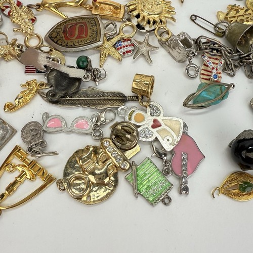Lotto 1 libbra di ciondoli e bracciale charm vintage smaltato OTC argento placcato oro enorme - Foto 13 di 22