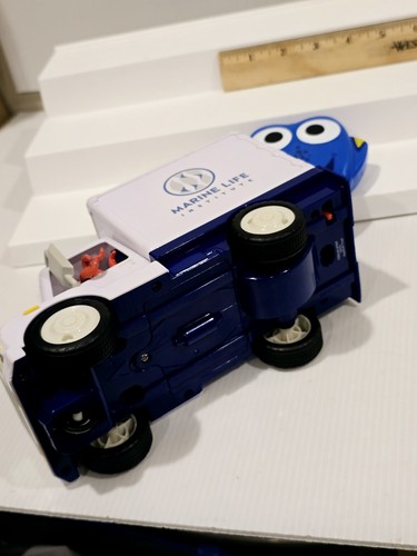 Disney Pixar Finding Dory RC Remote Control Aquarium Truck Finding Nemo - Picture 9 of 11
