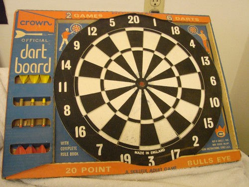 NUEVO TABLERO DE DARDOS CORONA STOCK ANTIGUO AÑOS 60 CON DARDOS EN CAJA DE EXHIBICIÓN INGLATERRA ESCASO $ - Imagen 11 de 11