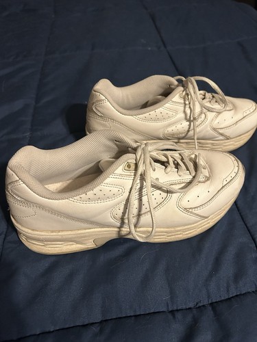 Men’s Spira Model SWW201 Tennis Shoes. They are white With Slip Resistant Soles - Picture 5 of 15