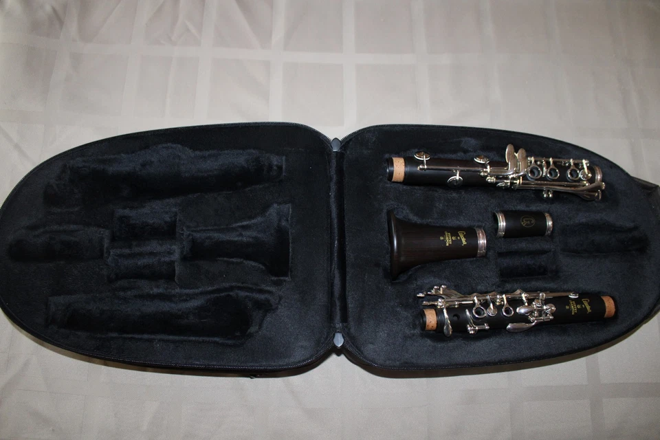 Clarinete Intermedio Giardinelli by Buffet Crampon - Madera - Como Nuevo Foto 3 de 4