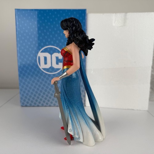 Enesco Wonder Woman Couture de Force 6006318 - Imagen 2 de 9
