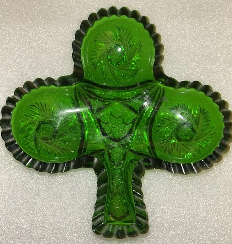 Vintage Green Sawtooth Depression Glass Shamrock Clover Dish. McKee Kemple?