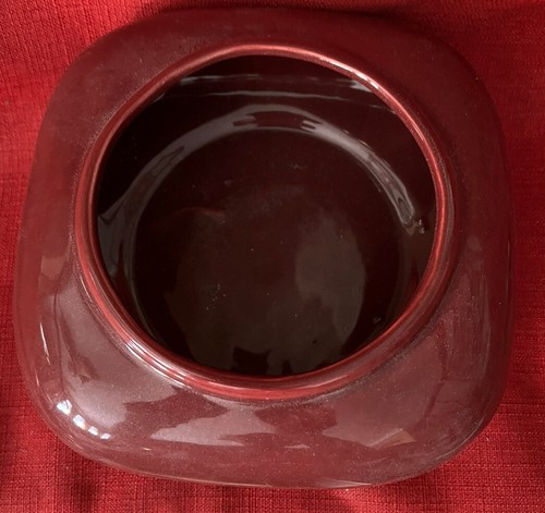 Maceta de cerámica Haeger cuadrada plana redondeada lados Ikebana perfectos tonos borgoña - Imagen 2 de 8