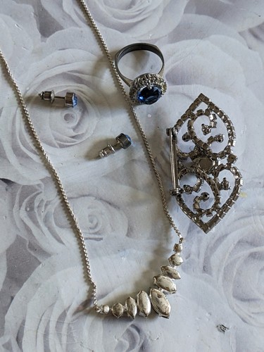 Vintage sapphire glass jewellery. Brooch necklace ring earrings - Picture 8 of 12