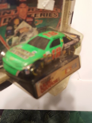 BOBBY LABONTE #18 ESCALA 1/64 CARRERAS CAMPEONES 1995 NASCAR DIECAST - Imagen 8 de 8