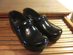 dansko professional black patent