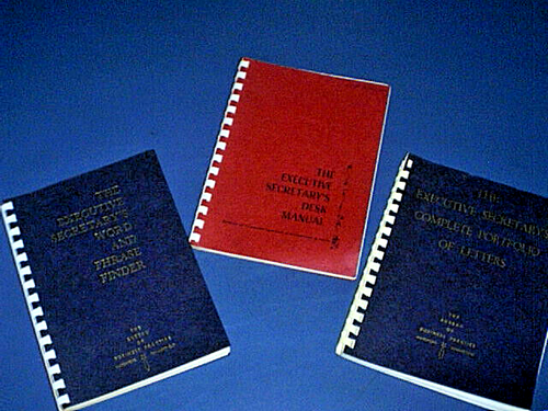 1968 EXECUTIVE SECRETARY'S Desk Manual, Word & Phrase Finder, Portfolio Letters