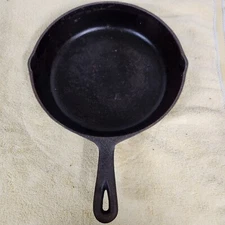 MADE IN USA (Unmarked) Cast Iron Skillet #7 10.5 Inch 