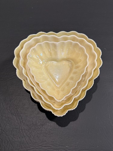Vintage Set of 3 Belleek Yellow Lustre Heart Shaped Graduating Dishes - Picture 2 of 5