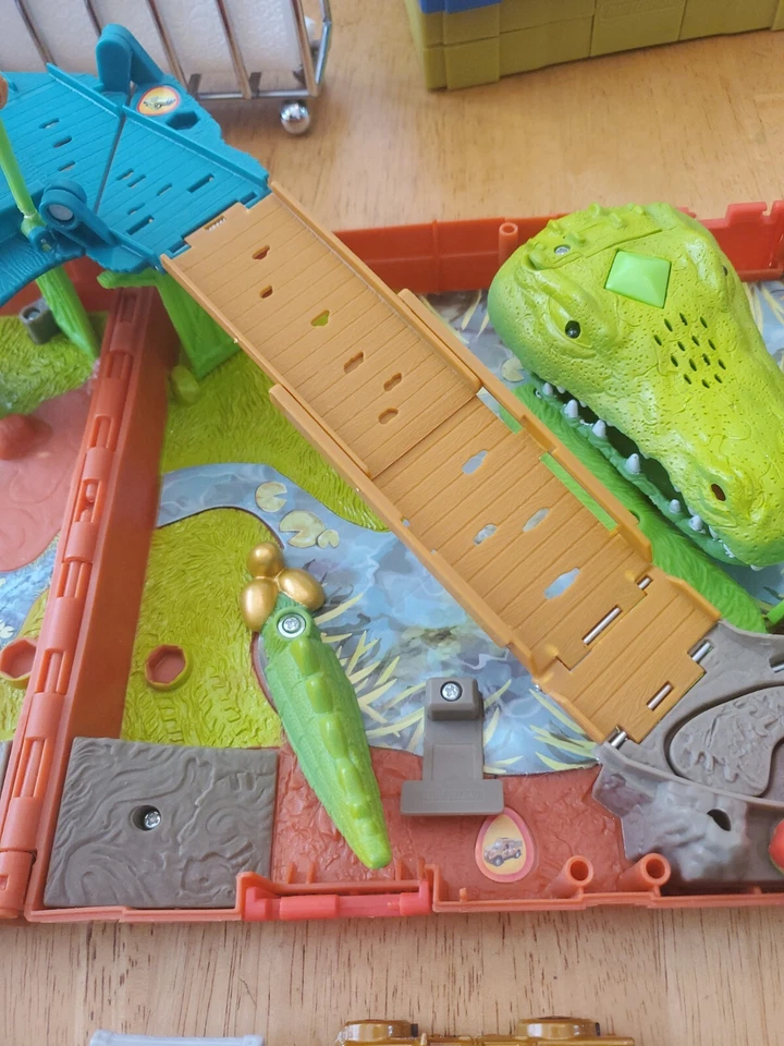 Matchbox CROC ADVENTURE Pop Up Play Set Case Toy Mattel w/ Vehicle - Image 3 of 4