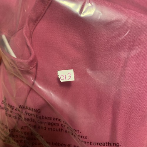 Scrubstar Womens Scrub Top Size M Short Sleeve V-Neck Pockets Pink Ribbon Hearts - Picture 10 of 10