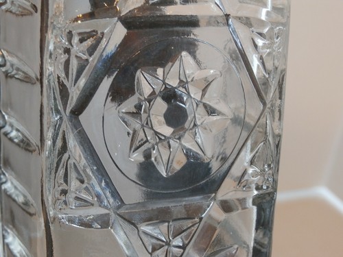 Mid Century Modern Butter Dish w/ Lid Clear Pressed Glass Star Pattern - Picture 5 of 9