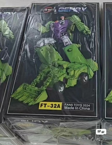 New FansToys FT-32A G1 Scrapper Devastator Transformable Action Figure In Stock - Picture 2 of 13