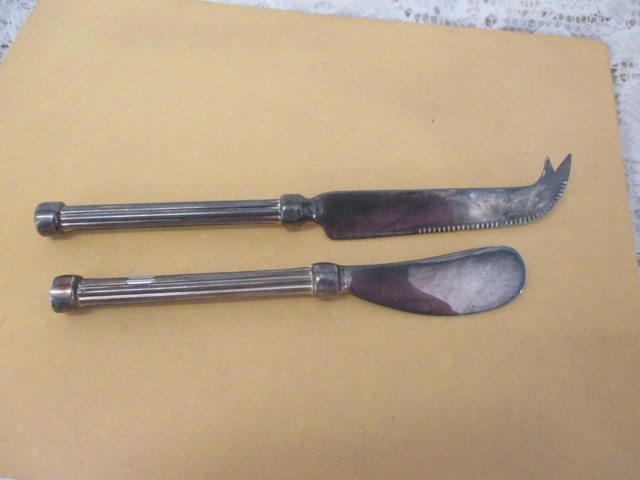 um 1935 Art Déco Zeit - 2x Messer & 1x Gabel ( auch Butterstreicher Käsemesser ) um 1935 Art Déco Zeit - 2x Messer & 1x Gabel ( auch Butterstreicher Käsemesser )