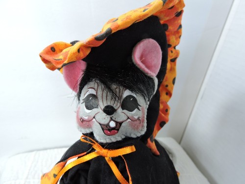 AnnaLee Halloween Mouse holding a frog 6 " tall dressed as Halloween witch - Picture 2 of 7