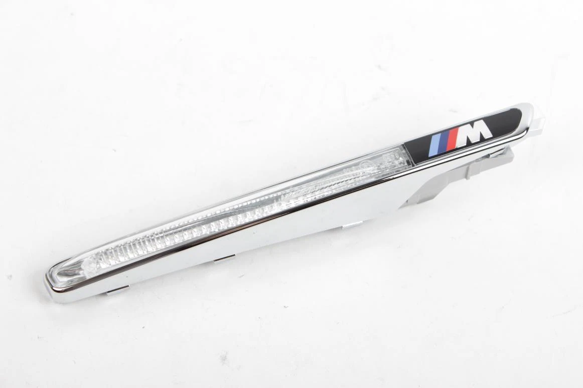 Genuine New BMW 1 Series E82 Chrome Clip M Side Marker - Right  