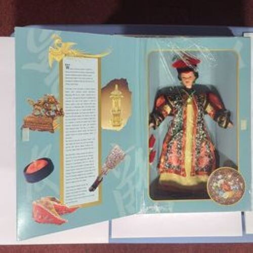 Chinese Empress 1996 Barbie Doll - Picture 3 of 3
