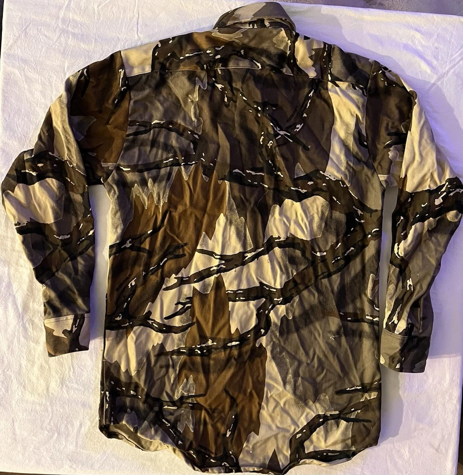 2007 COTTON PREDATOR CAMO DECEPTION BUTTON UP CAMPSHIRT 2 POCKET HUNTING SHIRT - Image 3 of 4