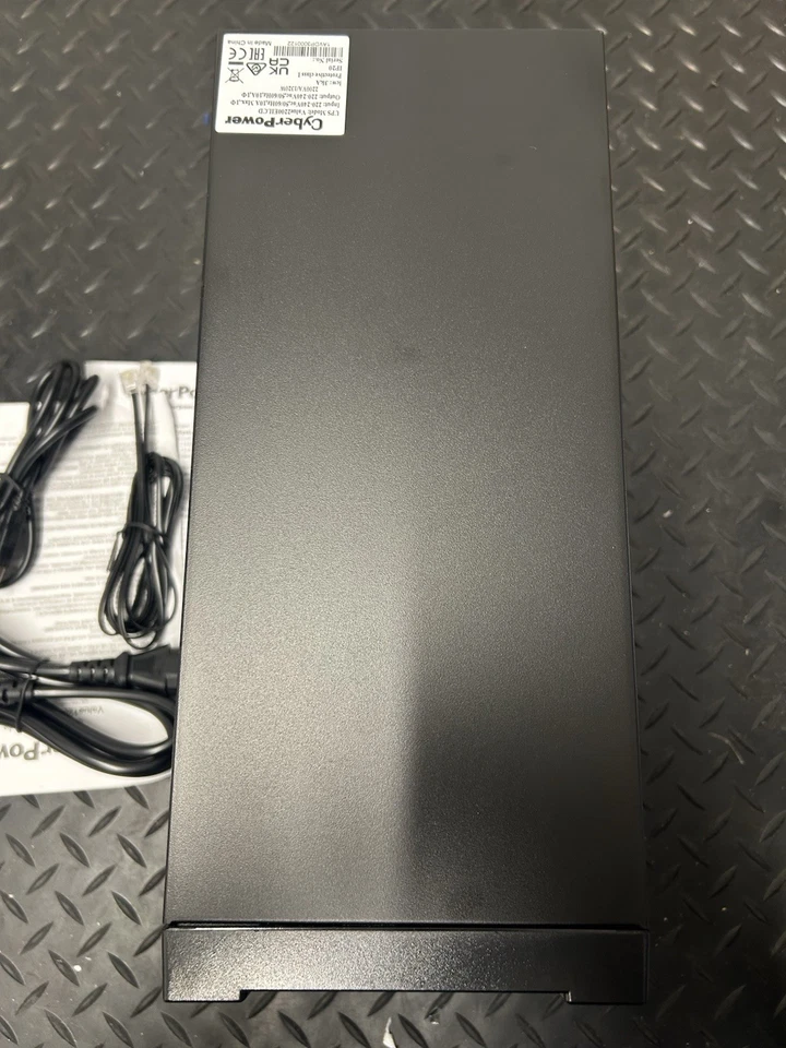 CyberPower Value2200EILCD Tower UPS Batteries Fitted.READ DESCRIPTION - Image 2 of 4