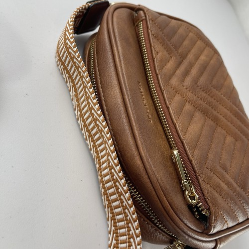 Borsa a tracolla BOSTANTEN Chevron design trapuntato piccola pelle marrone vegan - Foto 11 di 24