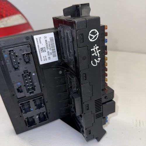 # MERCEDES BENZ E CLASS W211 2006 FUSE BOX GENUINE 2115457301 - Picture 8 of 9