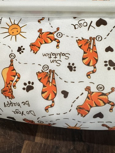 Designer Tablet Pillow, Yoga Cat Barnes And Noble Lapgear - Afbeelding 2 van 7