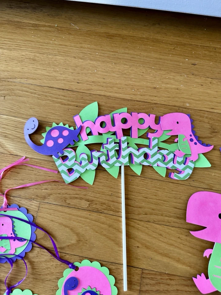 Juego de decoración de fiesta de cumpleaños de dinosaurios - rosa y verde Foto 3 de 4