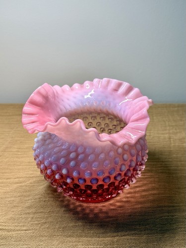 Vintage Fenton Cranberry opalisierende Schuhnagel Vase geraffter Rand Schale Shabby Chic - Bild 1 von 3