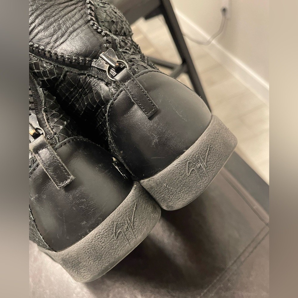 Authentic Giuseppe Zanotti python embossed leathe… - image 4