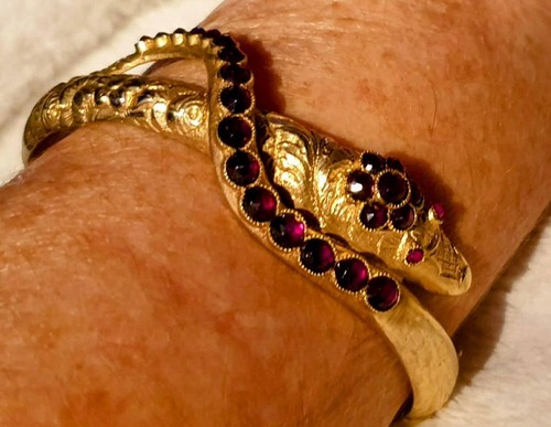 Antik Viktoria Schlangen, Serpent, Armreif 1840, böhm Granaten, Tombak vergoldet - Bild 1 von 7