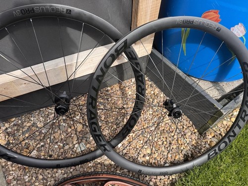 Bontrager Aeolus Pro 3V TLR Disc Gravel carbon Wheelset Pirelli Cinturato Tyres