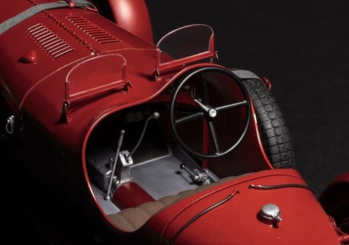 Italeri 4708 1:12 Alfa Romeo 8C 2300 Roadster - Picture 2 of 5