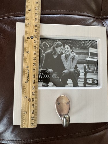 Vintage Beige Wood Photo Picture Frame w/Hook ~ For 4”x 6” Photo ~ 1990s. - Picture 7 of 9
