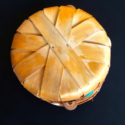 Vintage Handcrafted Wicker Sewing Basket Applique Notions with Pincushion - Picture 11 of 11